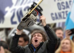 Milei con motosierra